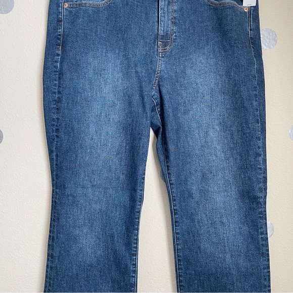 Gap Baby Boot Cut Mid-Rise Jeans with Short Inseam - Picture 4 of 8